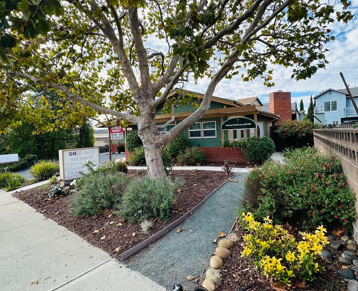 1248 Laurel Ln, San Luis Obispo, CA à vendre - Photo principale – Image 1 sur 36