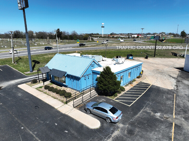 1750 E Carl Albert Pky, Mcalester, OK à louer - Photo de l’immeuble – Image 1 sur 2