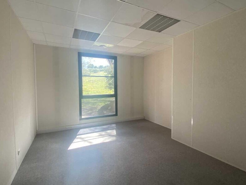 1330 Avenue Jean-René Guillibert Gautier De La Lauzière, Aix-en-Provence à louer - Photo de l’immeuble – Image 2 sur 11