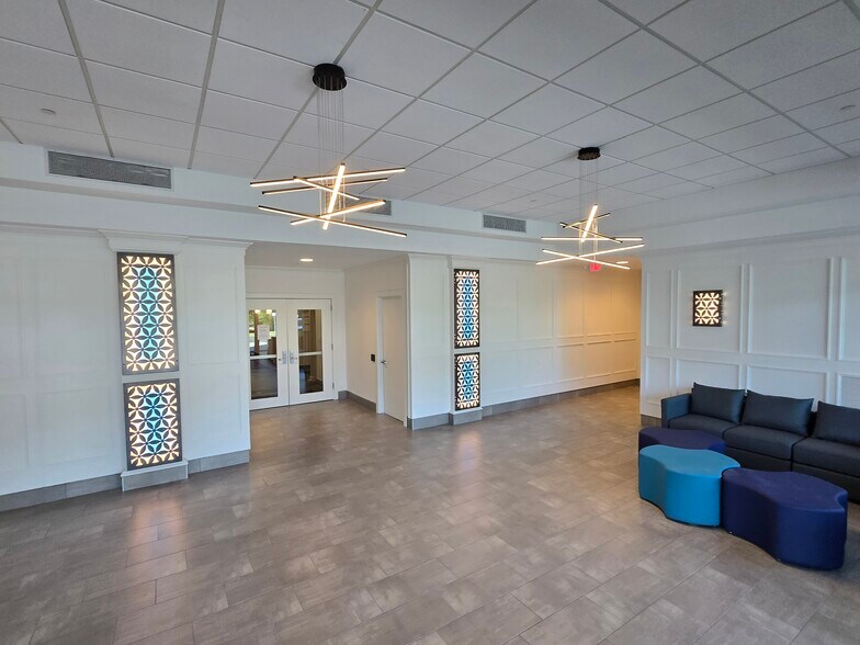 33 Technology Dr, Warren, NJ à louer - Hall d’entrée – Image 3 sur 8