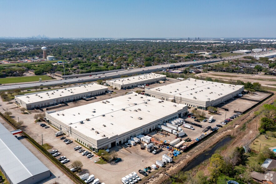 1455 E Sam Houston Pky S, Pasadena, TX à louer - Photo de l’immeuble – Image 3 sur 19