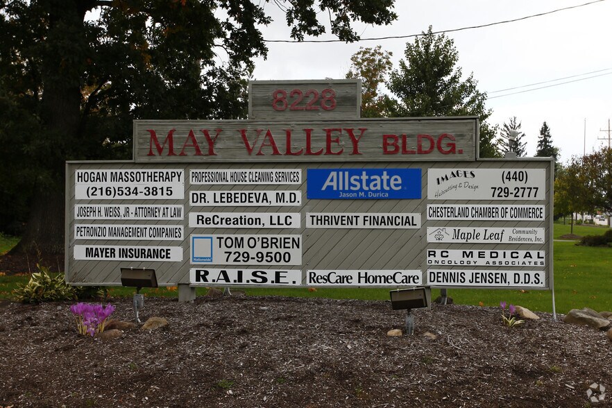 8228 Mayfield Rd, Chesterland, OH à louer - Photo de l’immeuble – Image 2 sur 6