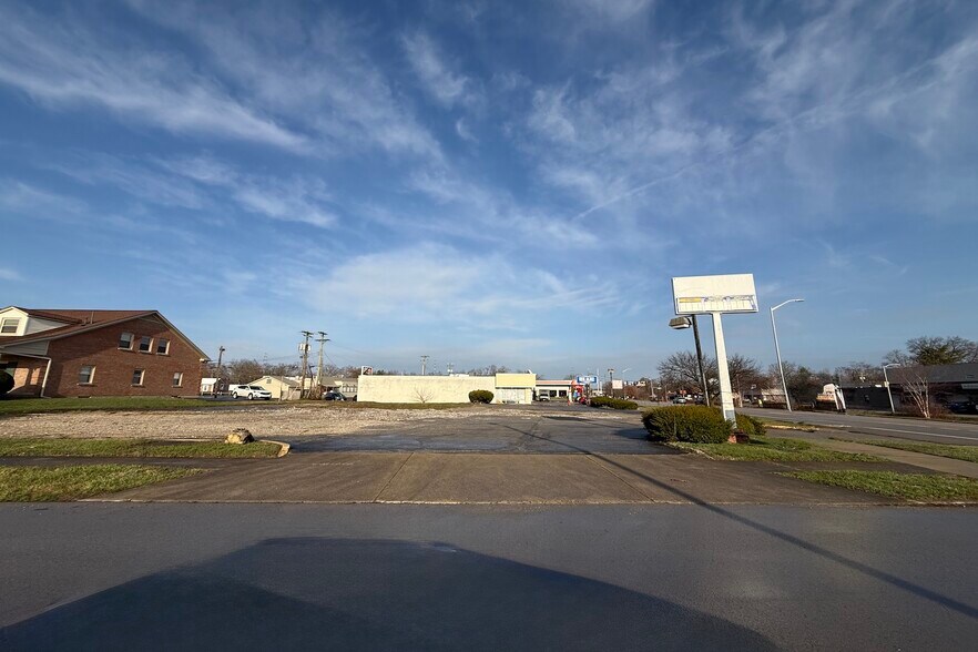 216 Southland Dr, Lexington, KY à vendre - Photo de l’immeuble – Image 2 sur 4
