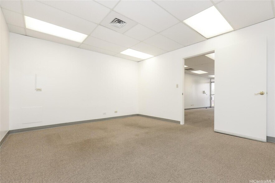 1831 S King St, Honolulu, HI à louer - Photo de l’immeuble – Image 3 sur 4