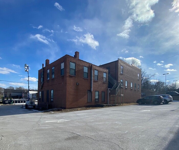 111 E Van Emmon St, Yorkville, IL à louer - Photo de l’immeuble – Image 3 sur 4