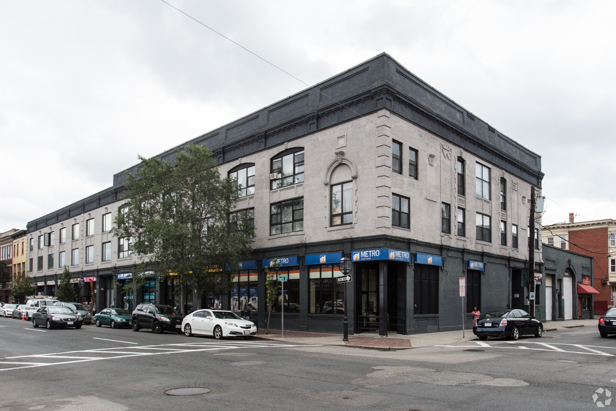 361-385 Broadway, Chelsea, MA à louer Photo principale– Image 1 sur 33