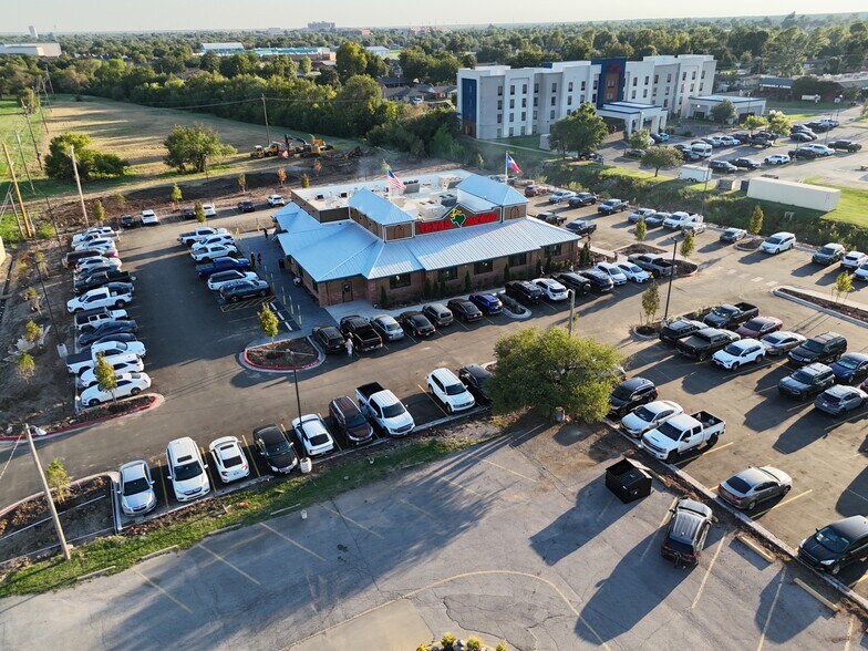 2512 NW Cache Rd, Lawton, OK à vendre - Photo de l’immeuble – Image 3 sur 3
