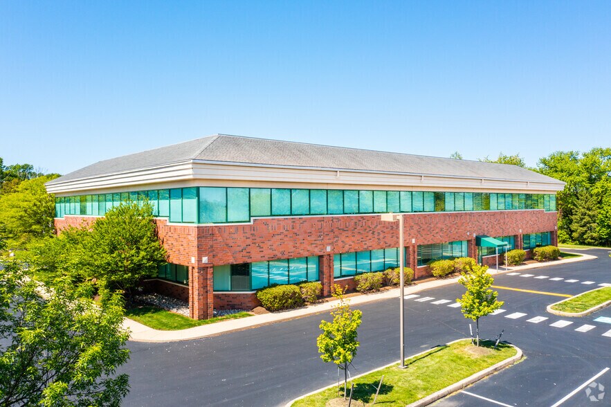 800 Enterprise Dr, Horsham, PA à louer - Photo de l’immeuble – Image 1 sur 9