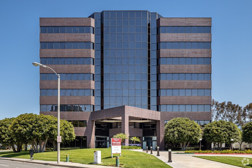 2301 Dupont Dr, Irvine, CA à louer - Photo de l’immeuble – Image 3 sur 18