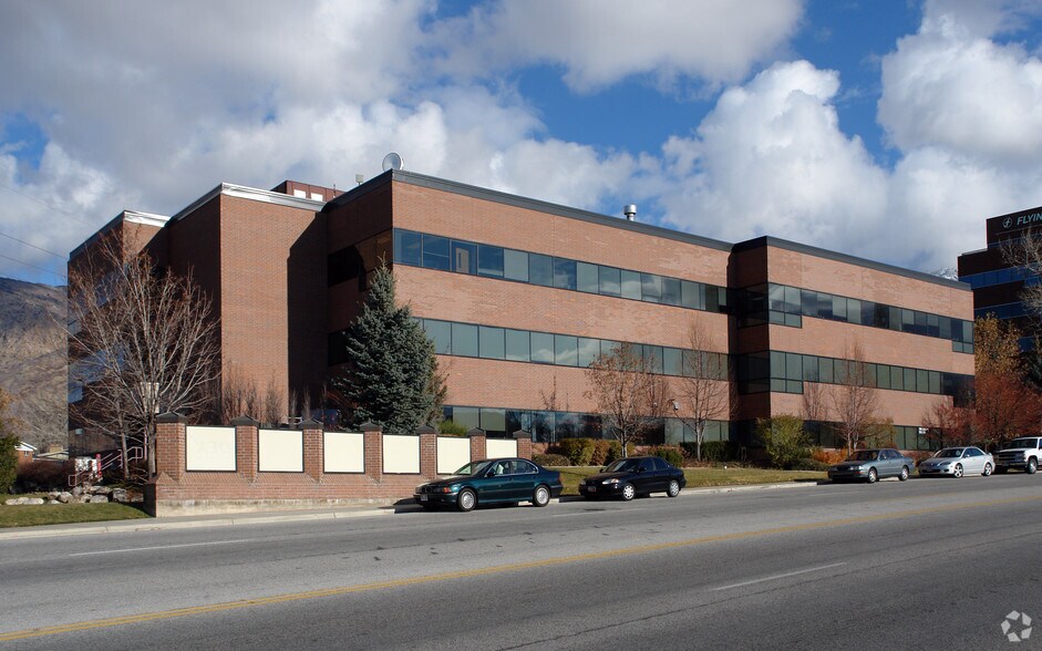 1100 Country Hills Dr, Ogden, UT à louer - Photo de l’immeuble – Image 2 sur 31