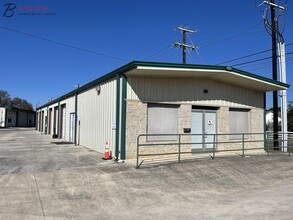 141 Industrial Dr, Boerne, TX à louer Photo de l’immeuble– Image 2 sur 16