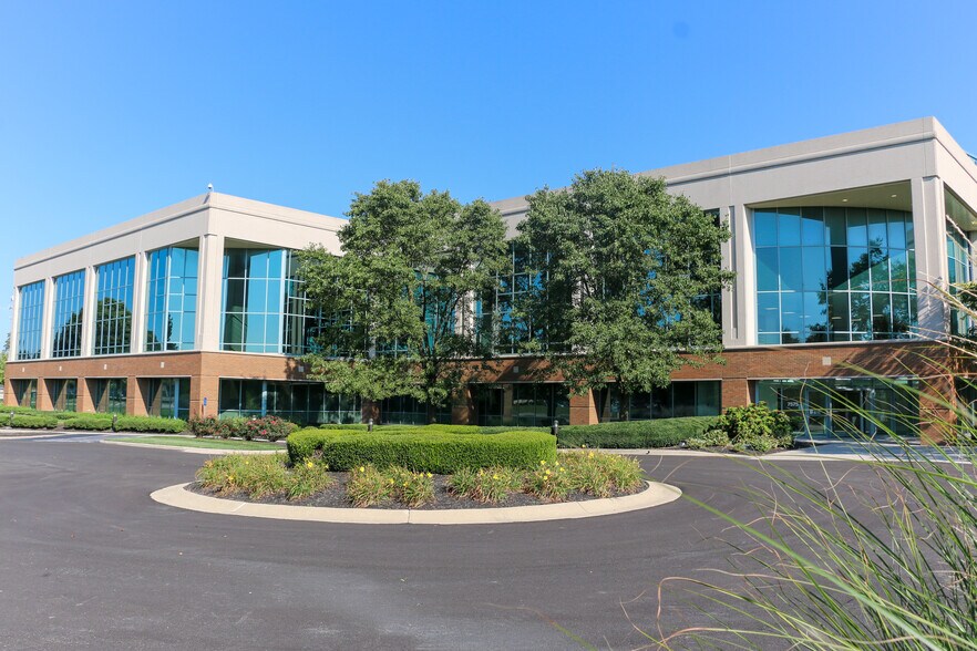7575 Huntington Park Dr, Columbus, OH à louer - Photo de l’immeuble – Image 1 sur 3
