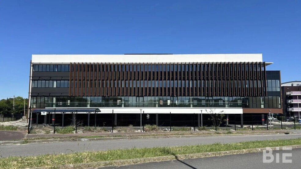 Bureau dans Mérignac à louer - Photo de l’immeuble – Image 3 sur 8