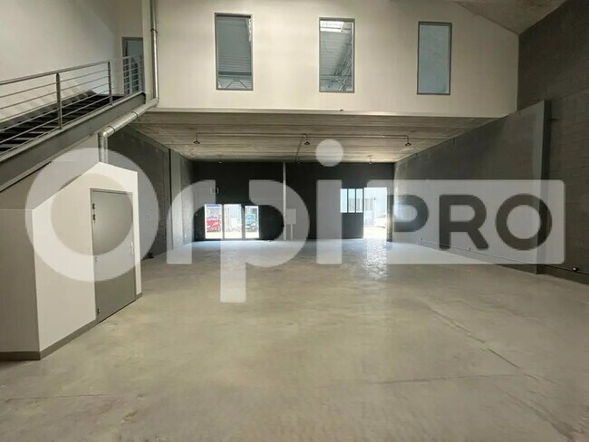 Plus de détails pour Bureau, Local d'activités à louer