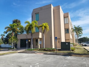 1604 S Harbor City Blvd, Melbourne, FL à louer Photo de l’immeuble– Image 1 sur 5