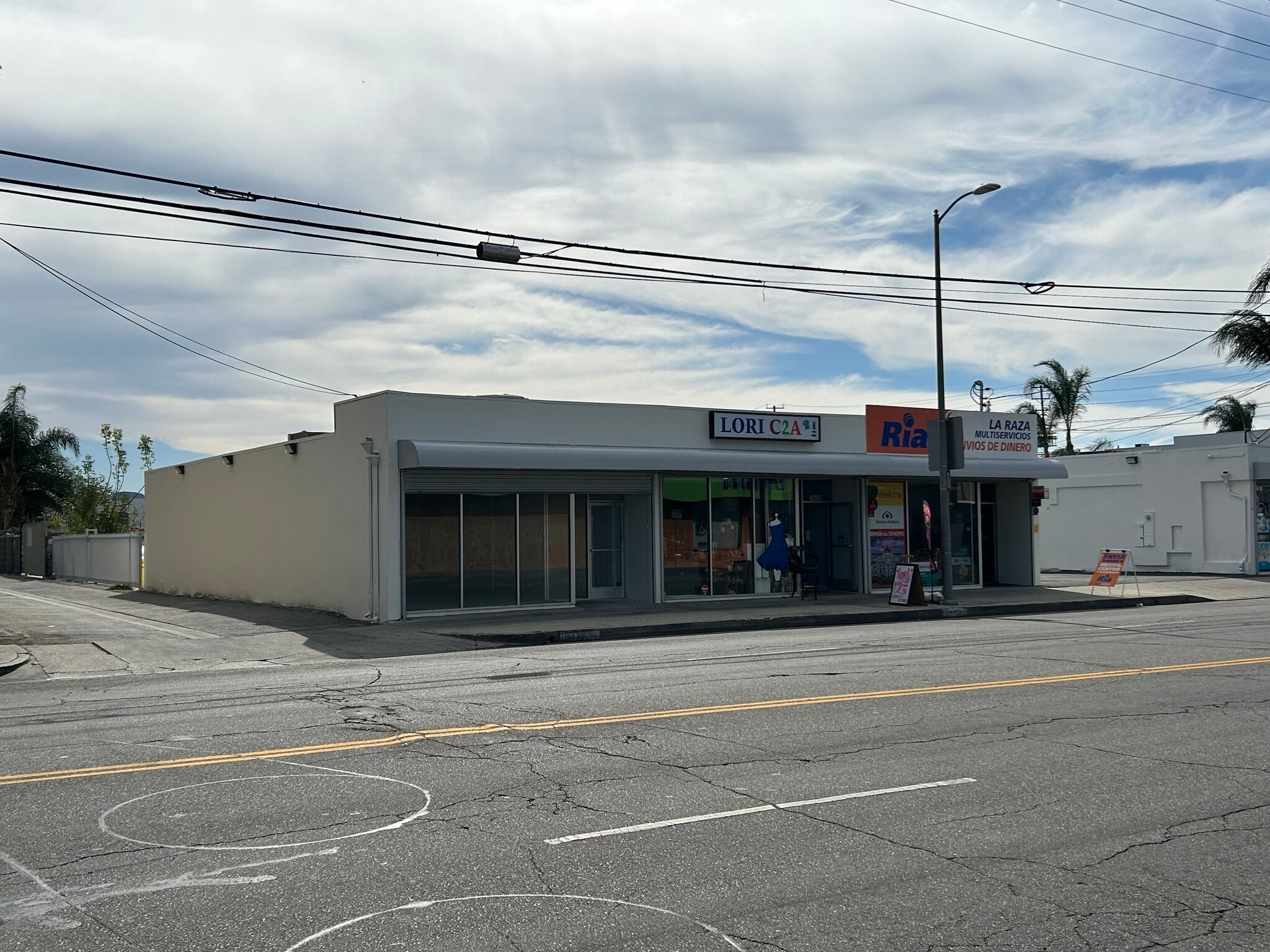 18438 Saticoy St, Reseda, CA à louer Photo de l’immeuble– Image 1 sur 6