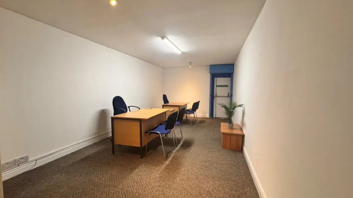17-17A Walm Ln, Londres à louer Photo intérieure– Image 1 sur 6