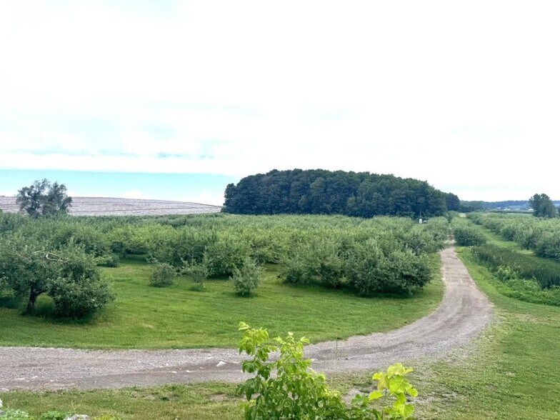 153-155 Rang Sainte-Sophie, Oka, QC à vendre - Photo de l’immeuble – Image 3 sur 8