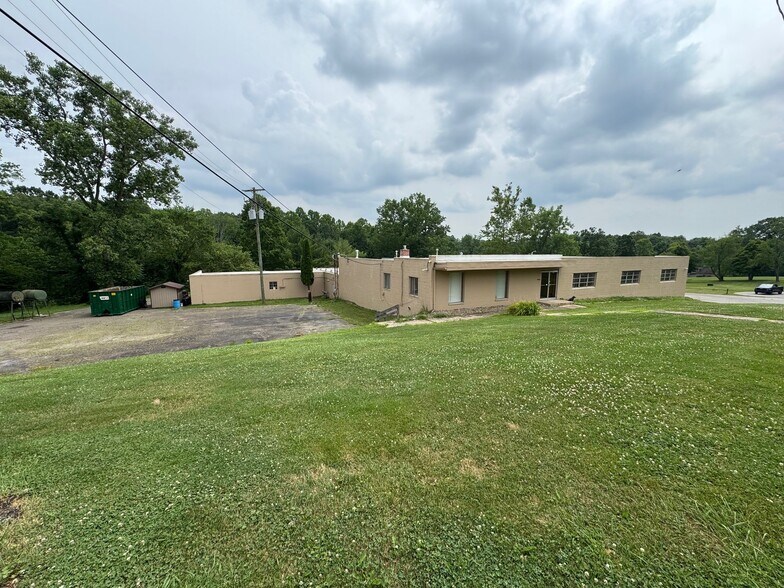 4020 Bellaire Ln, Peninsula, OH à louer - Photo de l’immeuble – Image 1 sur 8