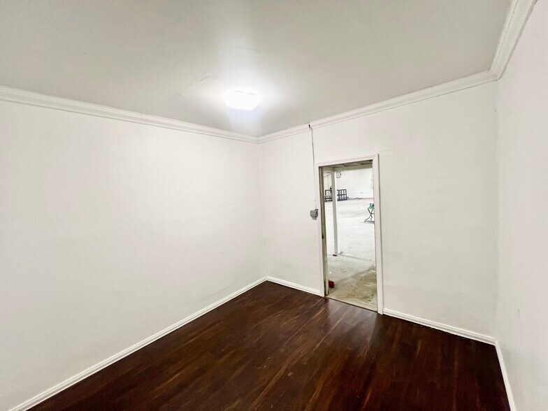 40 Railroad Ave, Copiague, NY à louer - Photo de l’immeuble – Image 2 sur 17