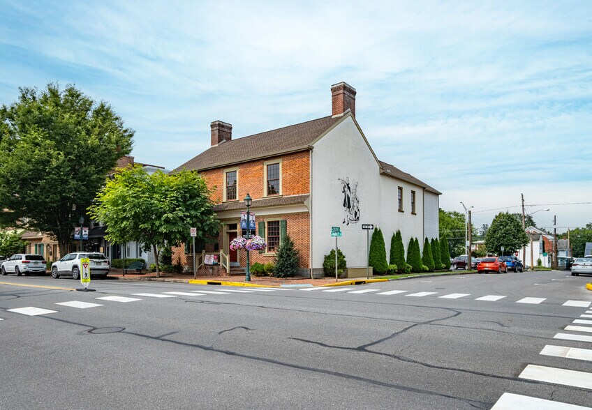 28 N Market St, Selinsgrove, PA à louer - Photo de l’immeuble – Image 1 sur 5