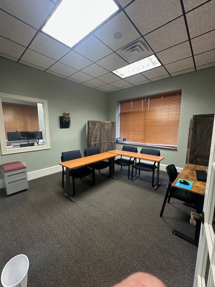 1316 Commerce Dr, New Bern, NC à louer - Photo de l’immeuble – Image 3 sur 11