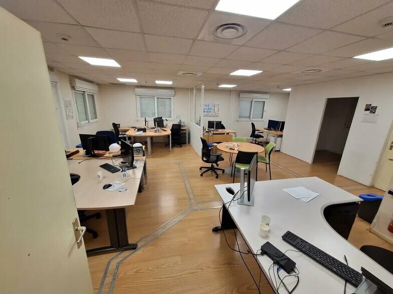 89 Avenue Du Progrès, Chassieu à louer - Photo de l’immeuble – Image 1 sur 7