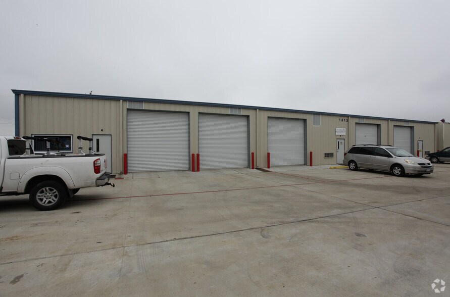1815 Dickinson Ave, Dickinson, TX à louer - Photo de l’immeuble – Image 1 sur 10