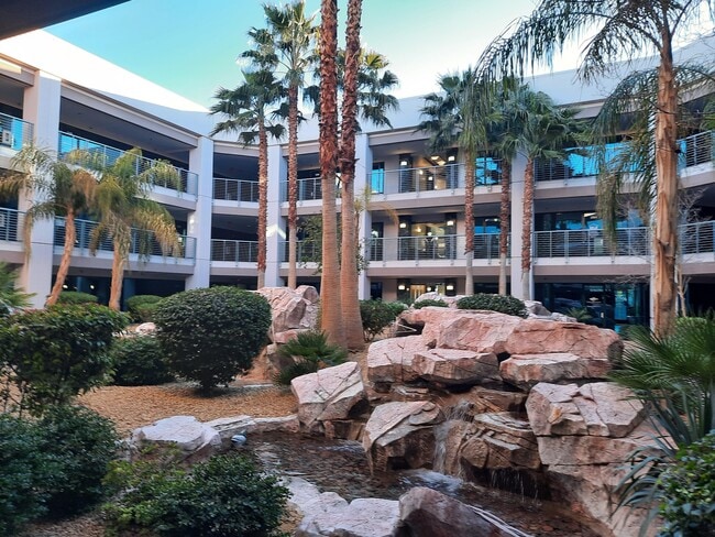 Plus de détails pour 2470 St Rose Pky, Henderson, NV - Bureau, Local commercial à louer