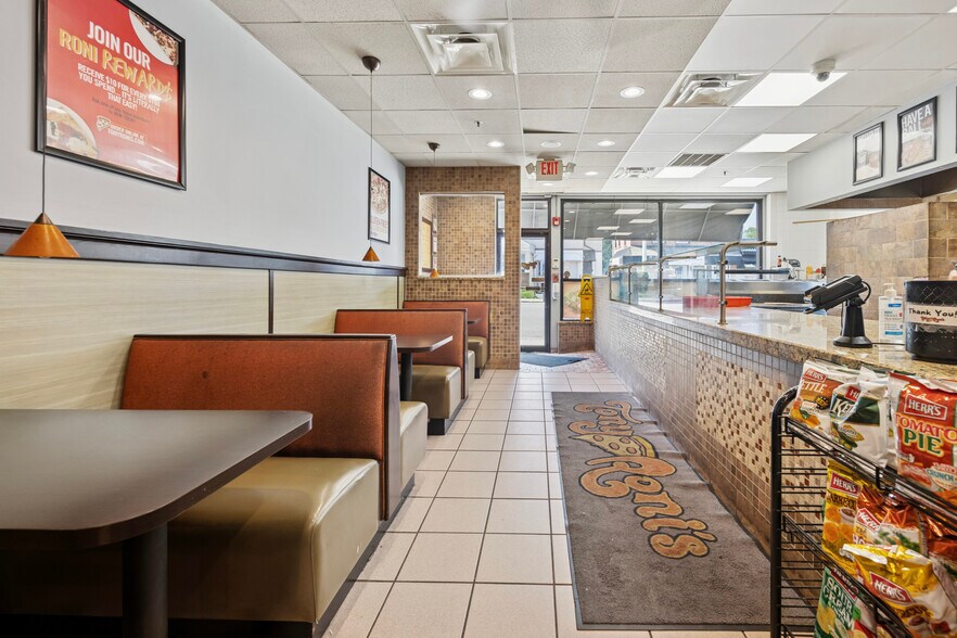 273 Montgomery Ave, Bala Cynwyd, PA à louer - Photo intérieure – Image 3 sur 15