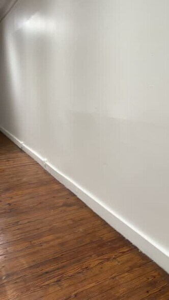 413 W 50th St, New York, NY à louer - Vidéo sur l’annonce professionnelle – Image 2 sur 7
