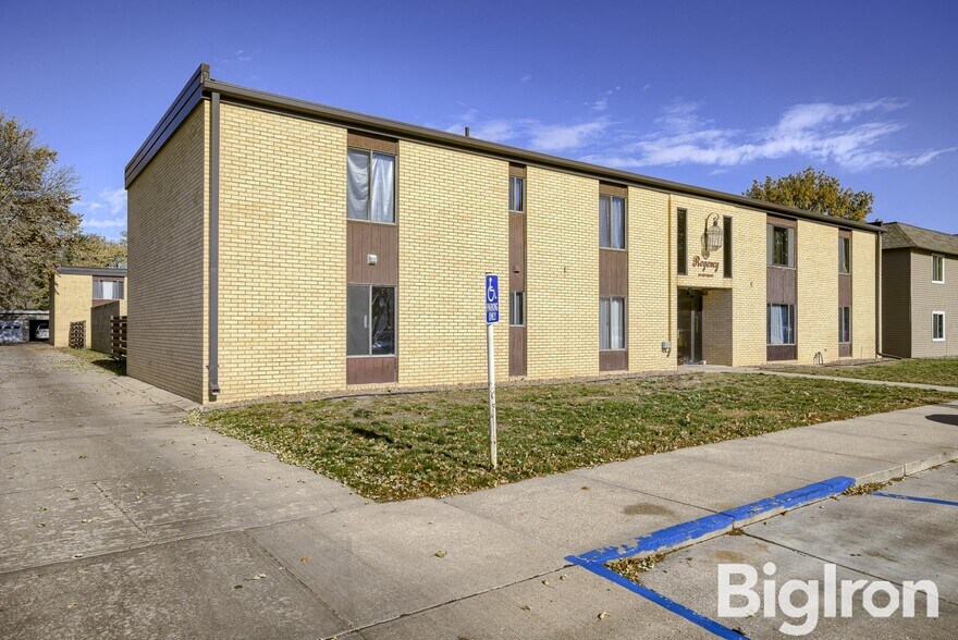 633 E 10th St, York, NE à vendre - Photo de l’immeuble – Image 3 sur 99