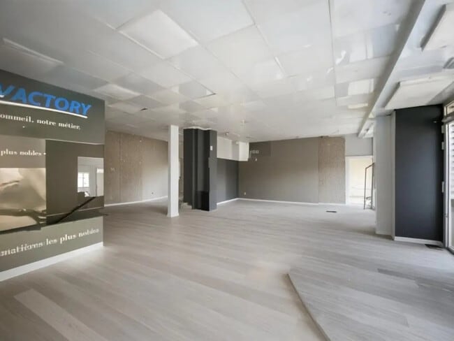 Plus de détails pour 70 Boulevard Ornano, Paris - Local commercial à louer
