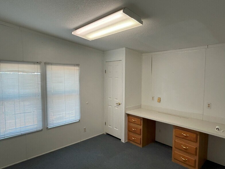 601 Lily St, Corpus Christi, TX à louer - Photo de l’immeuble – Image 3 sur 9