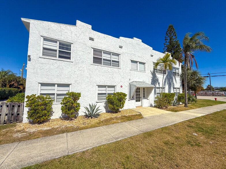 107 SW 2nd Ave, Boynton Beach, FL à vendre - Photo de l’immeuble – Image 1 sur 20