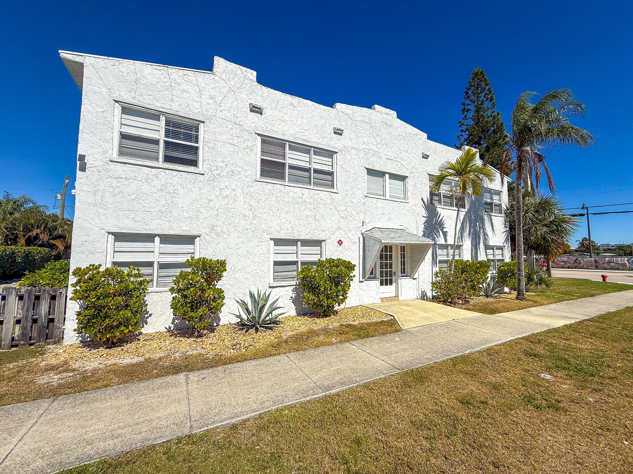 215 S Seacrest Blvd, Boynton Beach, FL à vendre Photo principale– Image 1 sur 21