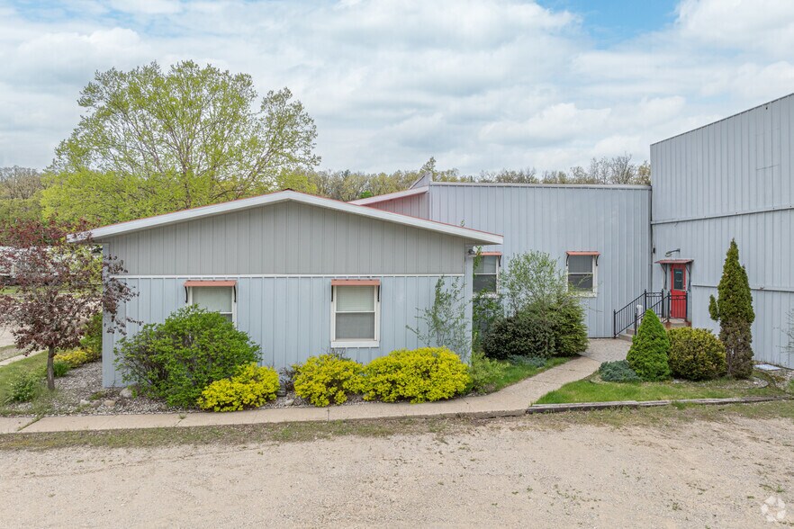 1341 E Pine Hill Ave, White Cloud, MI à louer - Photo de l’immeuble – Image 2 sur 6