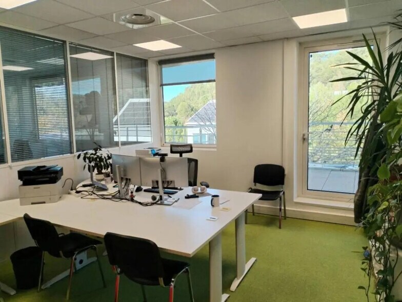 Bureau dans Meyreuil à louer - Photo de l’immeuble – Image 2 sur 8