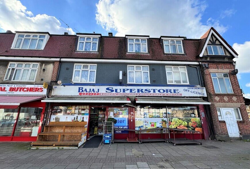 185-187 Wellington Road South, Hounslow à vendre - Photo de l’immeuble – Image 3 sur 4