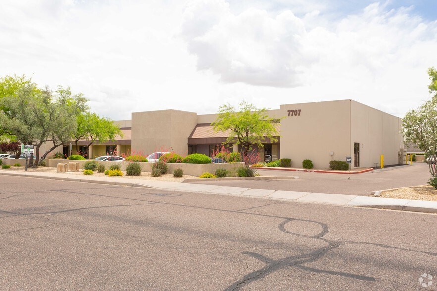 7707 E Acoma Dr, Scottsdale, AZ à louer - Photo principale – Image 3 sur 11