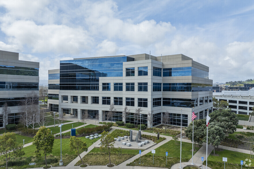 331 Oyster Point Blvd, South San Francisco, CA à louer - Photo principale – Image 1 sur 9