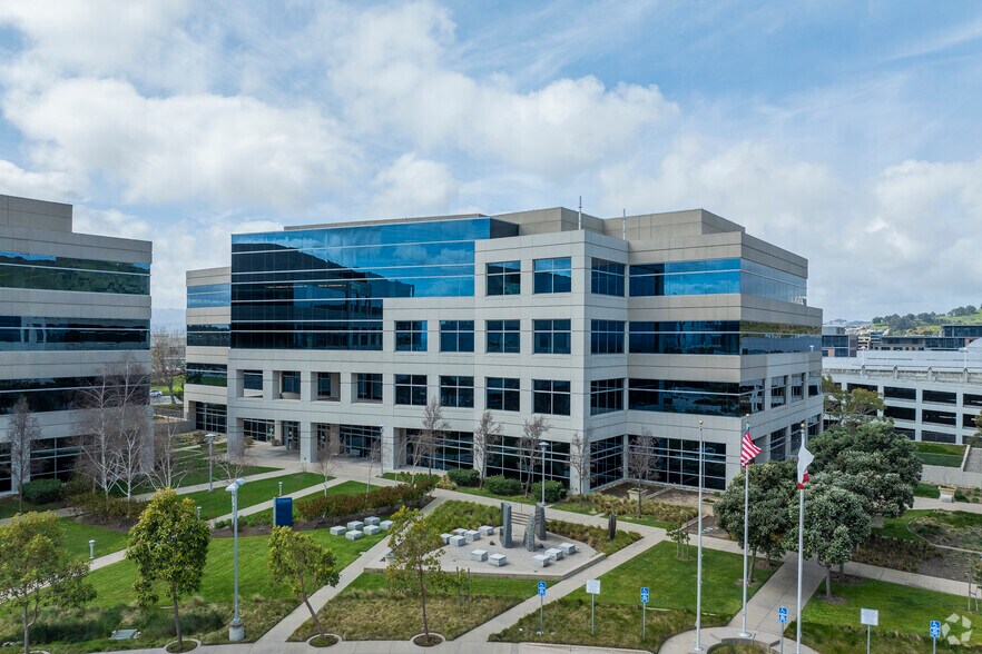 333 Oyster Point Blvd, South San Francisco, CA à louer - Photo de l’immeuble – Image 1 sur 19