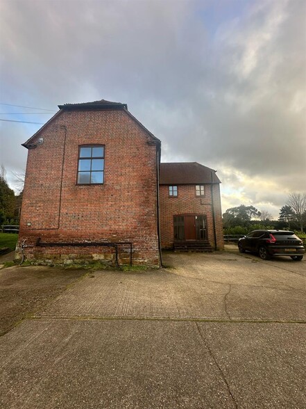 Wilderwick Rd, East Grinstead à louer - Photo de l’immeuble – Image 2 sur 2