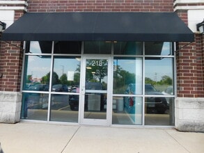 212-240 N Randall Rd, South Elgin, IL à louer Photo de l’immeuble– Image 2 sur 11