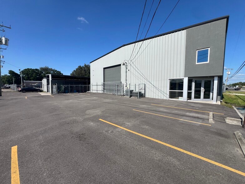5001 N Coolidge Ave, Tampa, FL à louer - Photo de l’immeuble – Image 2 sur 43