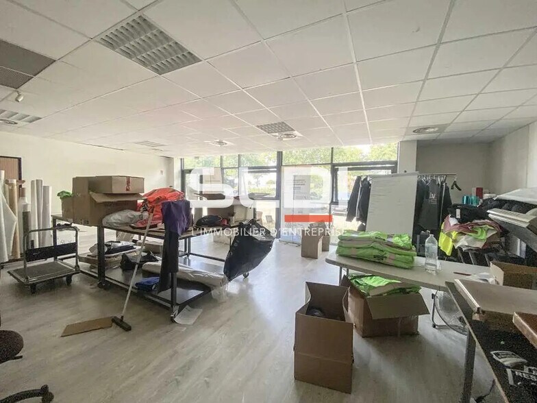 Bureau dans Décines-Charpieu à louer - Photo intérieure – Image 3 sur 5