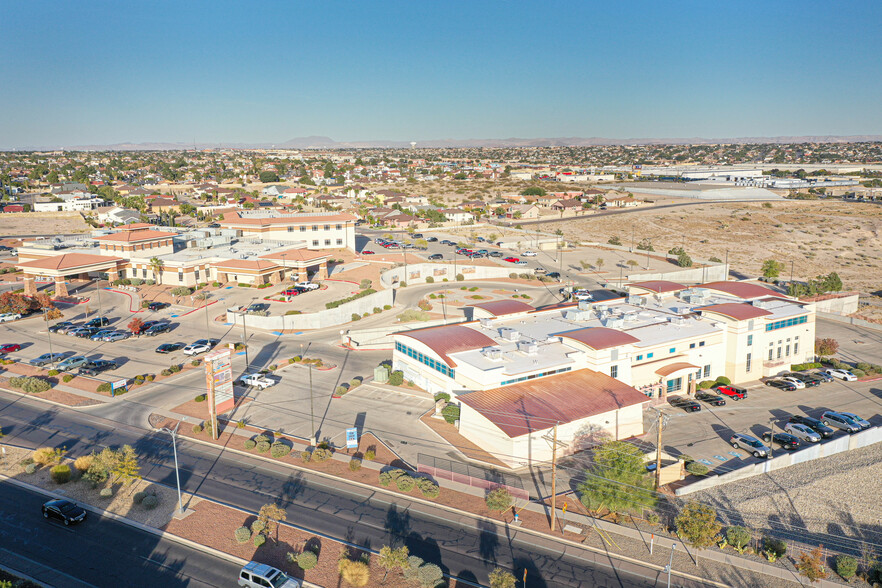 1400 George Dieter Dr, El Paso, TX à louer - Photo de l’immeuble – Image 3 sur 13