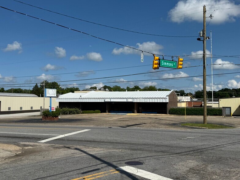 1503 2nd Ave, Opelika, AL à louer - Photo de l’immeuble – Image 1 sur 15