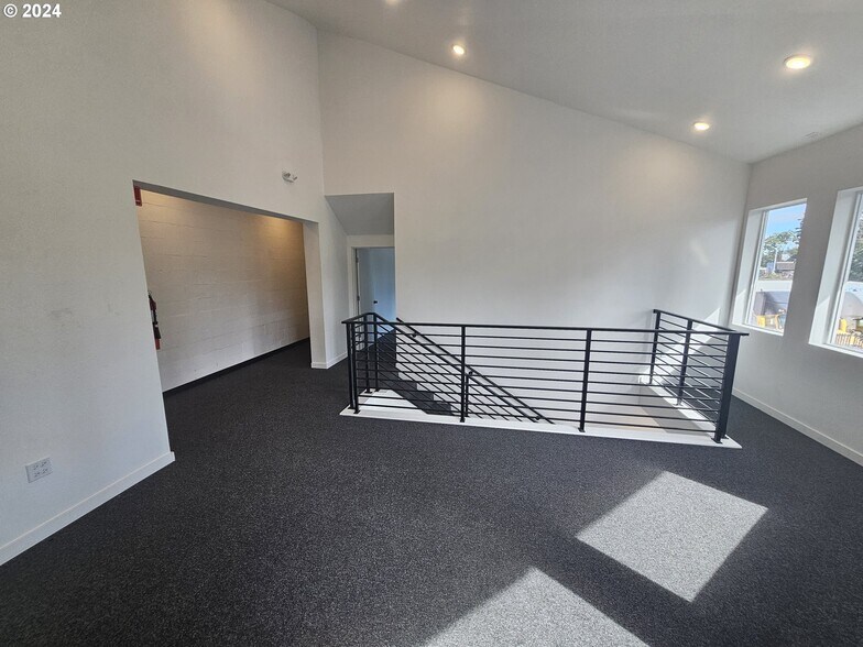 5833 NE Portland Hwy, Portland, OR à vendre - Photo de l’immeuble – Image 2 sur 64