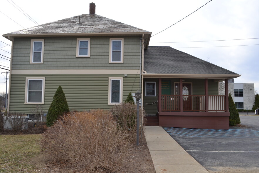 351 Bay Rd, Queensbury, NY à vendre - Photo de l’immeuble – Image 1 sur 1